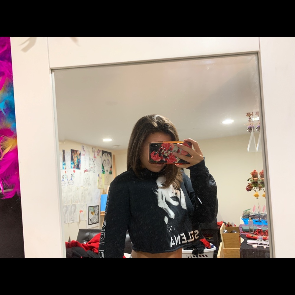 Selena crop top